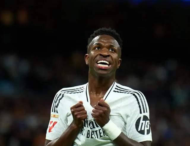 西甲内讧！皇马15亿巨星遭到挑拨：维尼修斯的心理防线受挑战